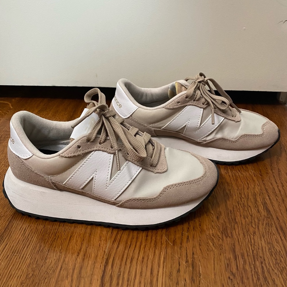 New Balance 237 Women’s Size 5 - Off White